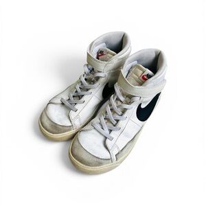 Nike Blazer Mid 77 Black and White High-Top Sneakers Size 2.5Y